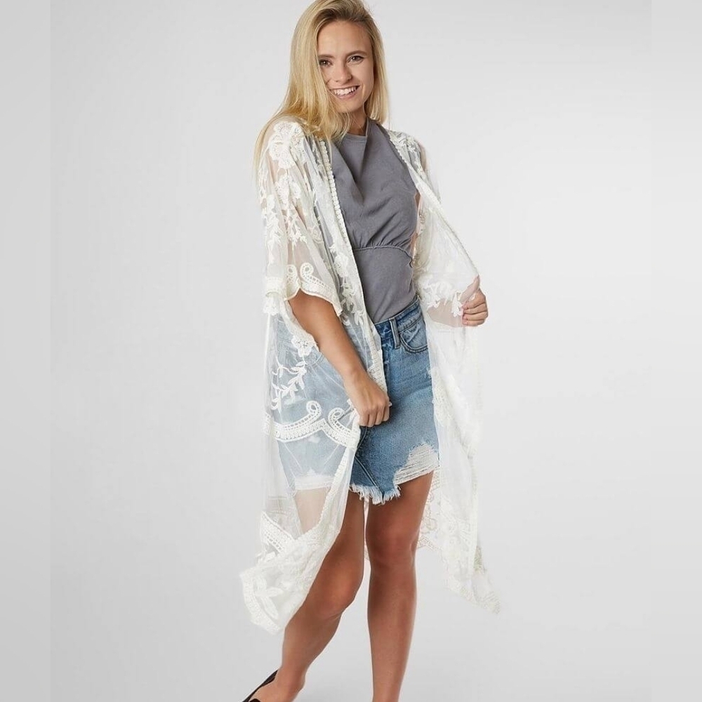 Dizzy Lizzy Embroidered Mesh Lace Kimono Size Medium